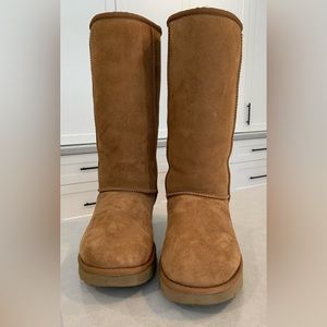 UGG CLASSIC TALL II Women’s Size 10